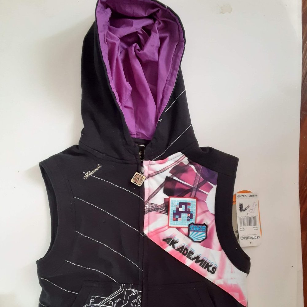 New With Tags Boy's Size 4 Akademiks Sleeveless Zip Front Hoodie